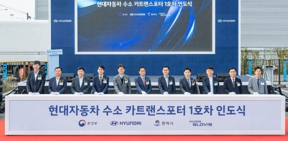현대자동차 수소 카트랜스포터 1호차 인도식 행사 모습