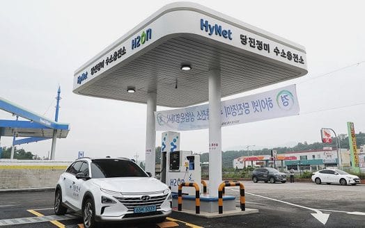 수소전기차가 충전 중인 하이넷 당진 수소충전소 전경