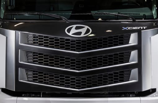 V자형 라디에이터가 적용된 현대자동차의 XCIENT 수소전기트럭 